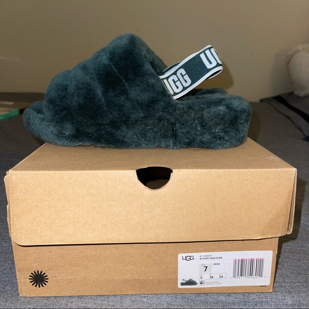 Fluff Yeah- Ugg Slide Size 7, new in box